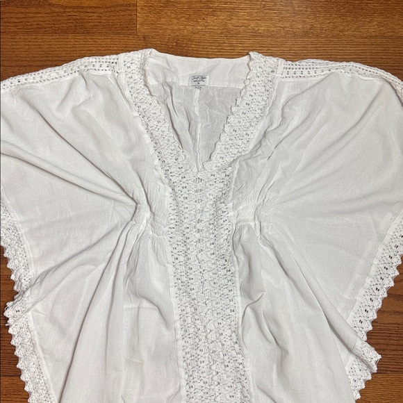 5/$25 XL White Crochet coverup - Picture 2 of 8